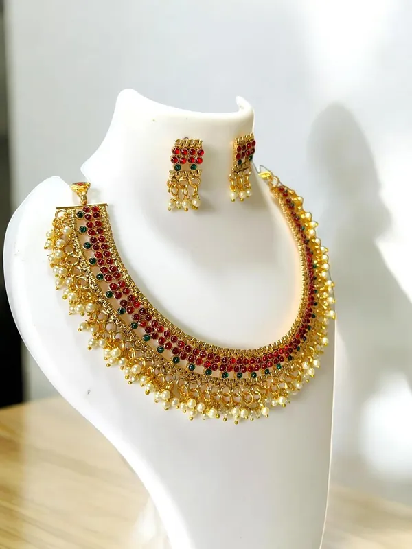 Gold_Brass_Traditional_Pearl_Choker_Necklace_Set_For_Women
