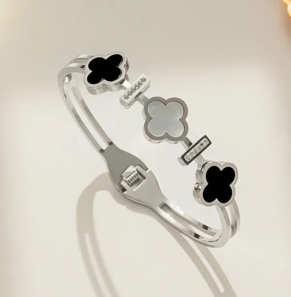 Gold_Stainless_Steel_Clover_Openable_Kada_Bracelet_For_Women