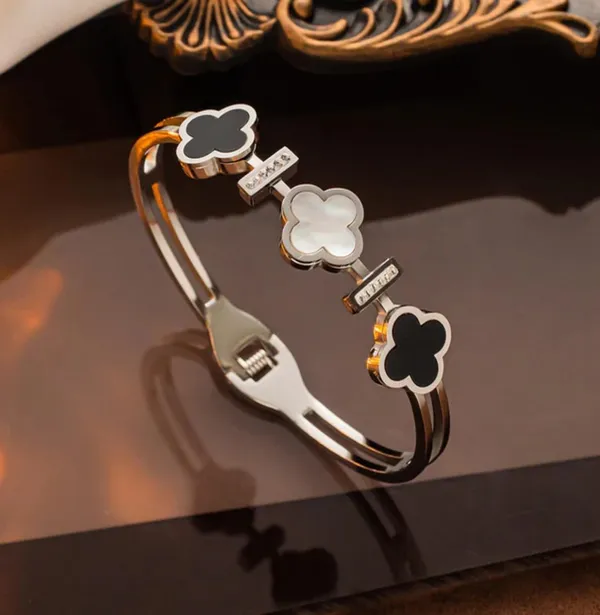 Gold_Stainless_Steel_Clover_Openable_Kada_Bracelet_For_Women