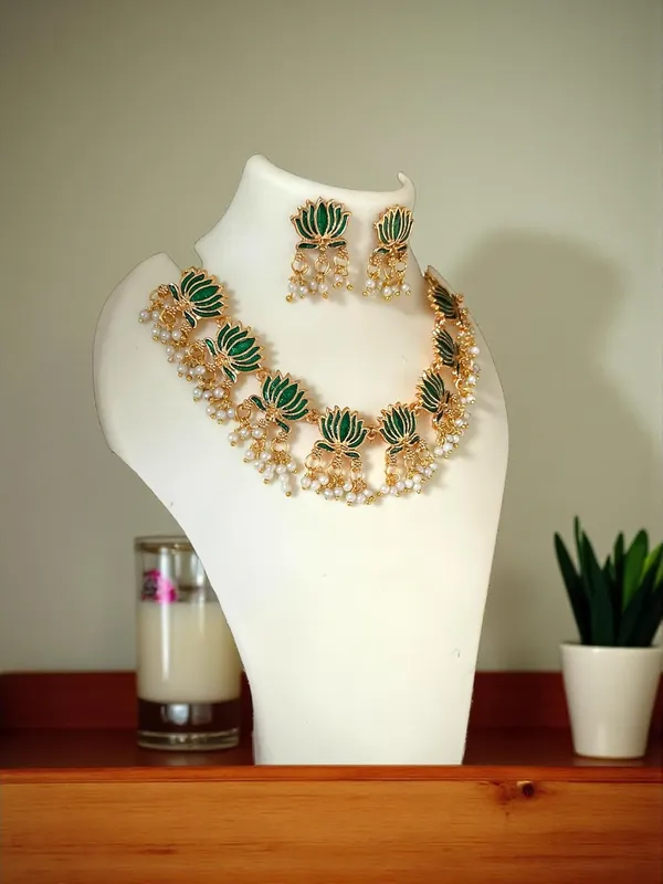 Gold_Brass_Enamel_Lotus_Temple_Choker_Necklace_Set_For_Women