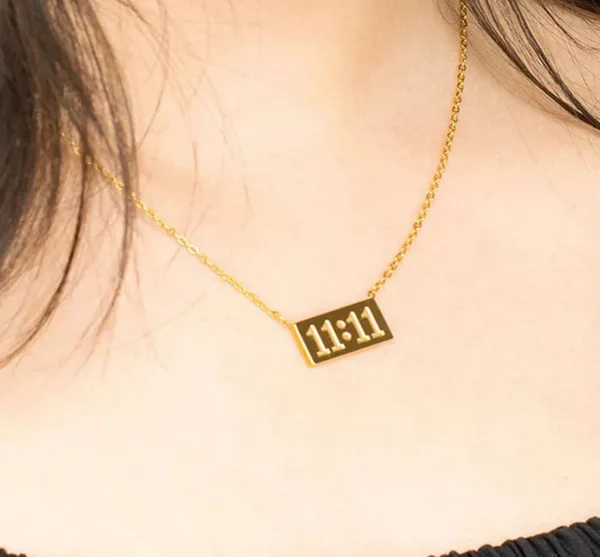 Gold_Stainless_Steel_AntiTarnish_Pendant_Necklace_Chain_For_Women