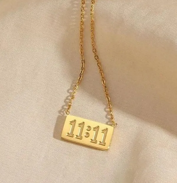 Gold_Stainless_Steel_AntiTarnish_Pendant_Necklace_Chain_For_Women