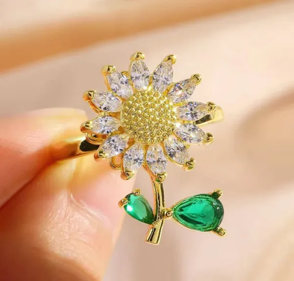 Multicolor_Stainless_Steel_Crystal_Flower_Rotatable_Ring_For_Women