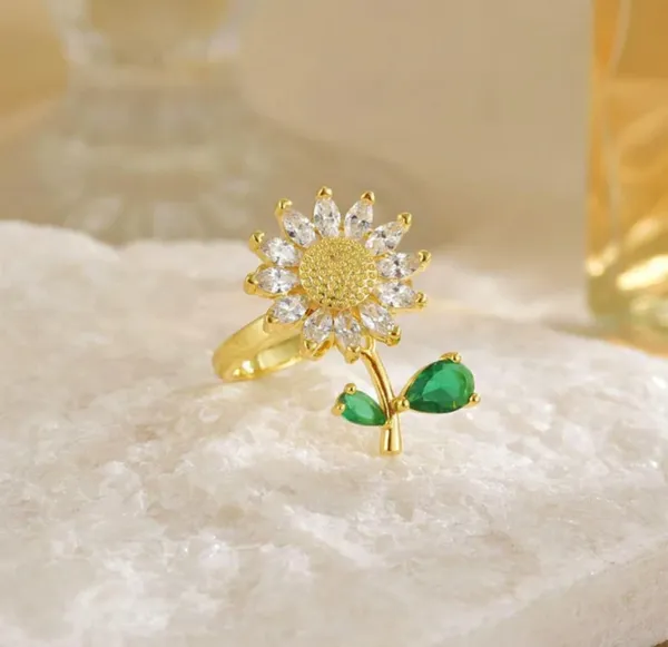 Multicolor_Stainless_Steel_Crystal_Flower_Rotatable_Ring_For_Women