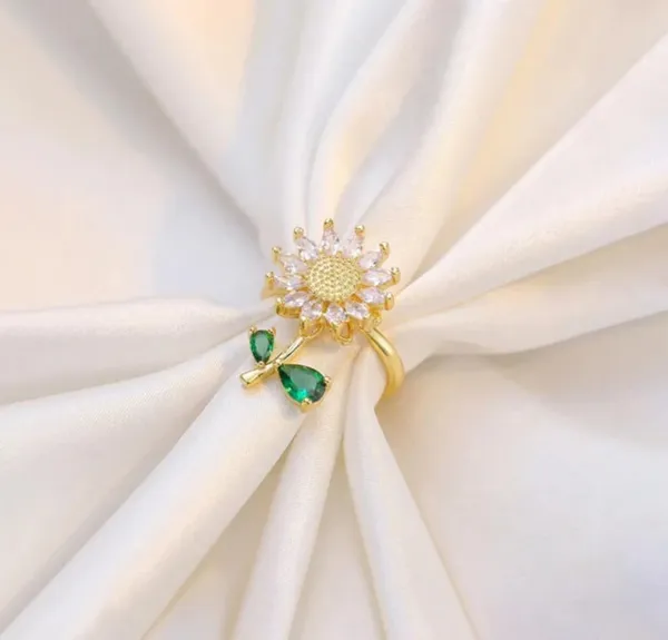 Multicolor_Stainless_Steel_Crystal_Flower_Rotatable_Ring_For_Women