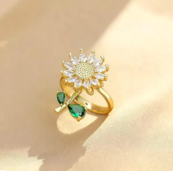Multicolor_Stainless_Steel_Crystal_Flower_Rotatable_Ring_For_Women