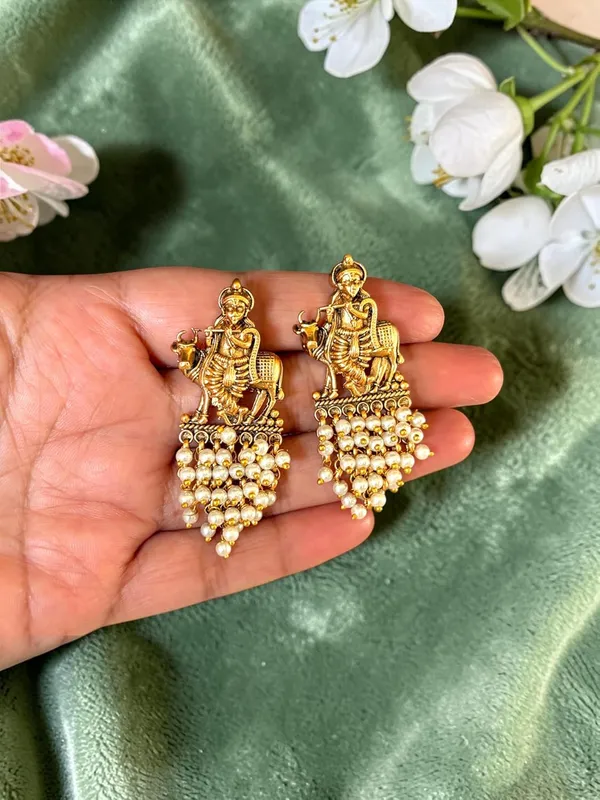 Gold_Brass_Temple_Pearl_Cluster_Stud_Earrings_For_Women