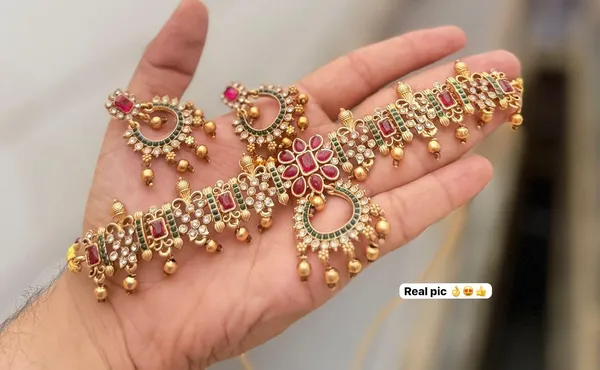Gold_Brass_Stone_Studded_Temple_Choker_Necklace_Set_For_Women
