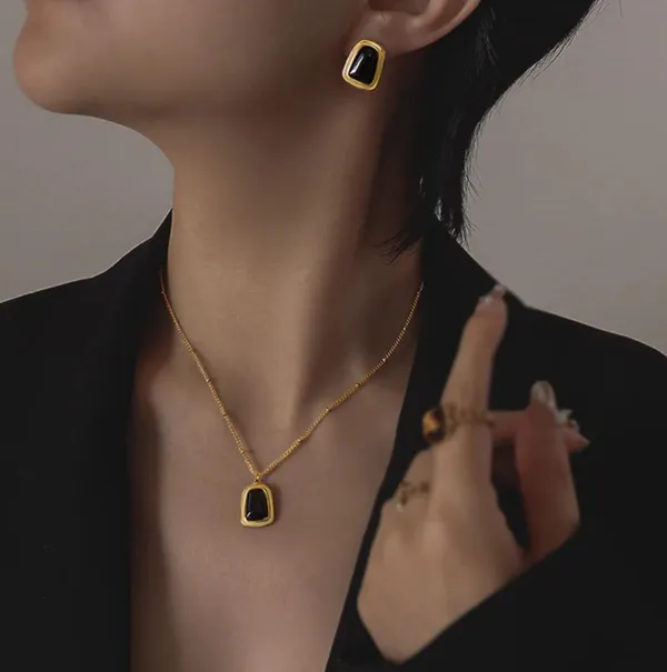 Gold_Stainless_Steel_Geometric_Square_Pendant_Necklace_Set_For_Women