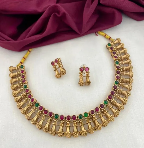 Gold_Brass_Kemp_Floral_Bell_Temple_Choker_Necklace_Set_For_Women