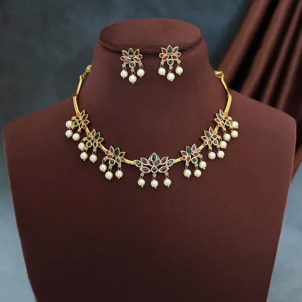 Gold_Brass_Kundan_Hasli_Open_Collar_Necklace_Set_For_Women