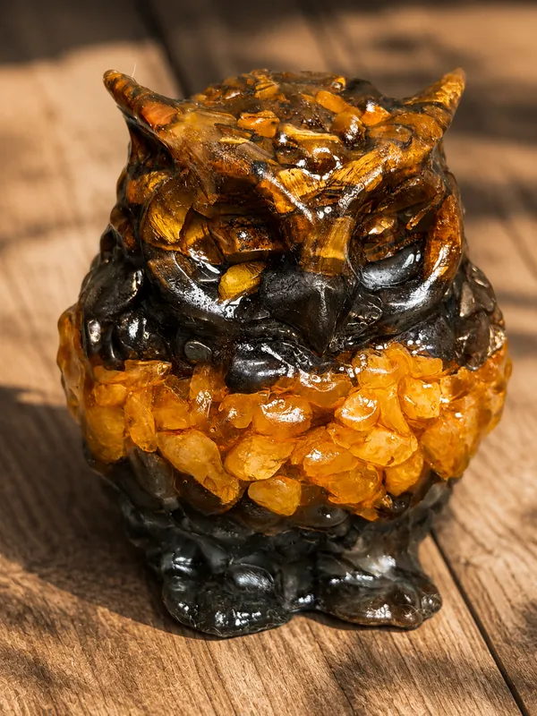 Money_Magnet_Owl,_Crystal_Chips_Resin_Statue,_Multicolour