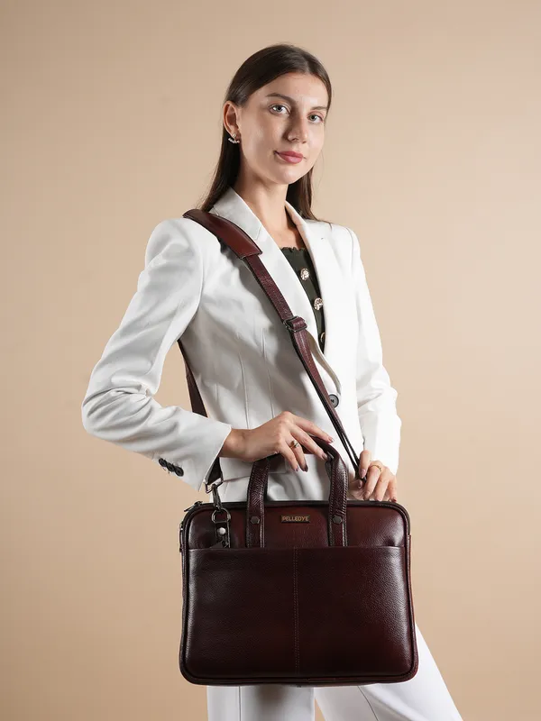 Brown_Leather_Laptop_Bag_For_Men_And_Women