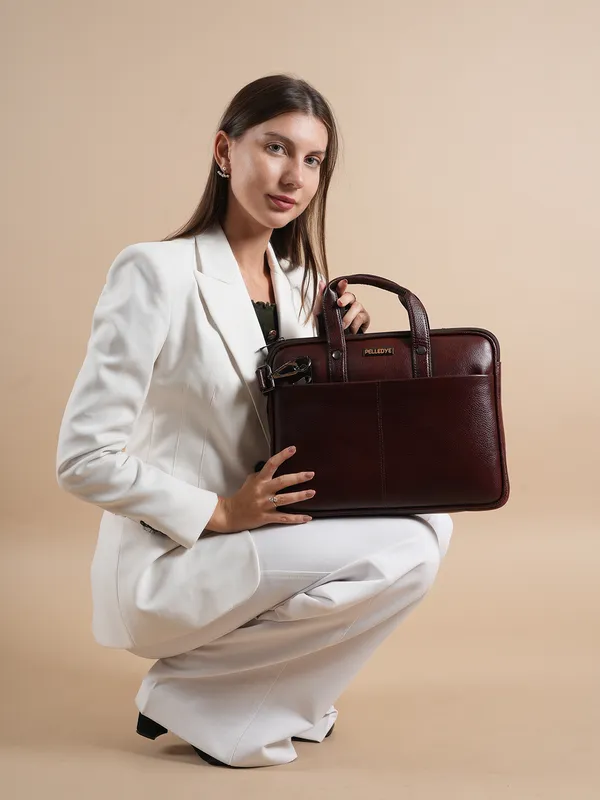 Brown_Leather_Laptop_Bag_For_Men_And_Women