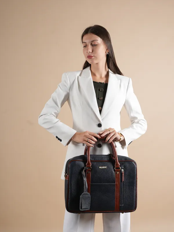 Black_Leather_Office_Briefcase_For_Men_And_Women