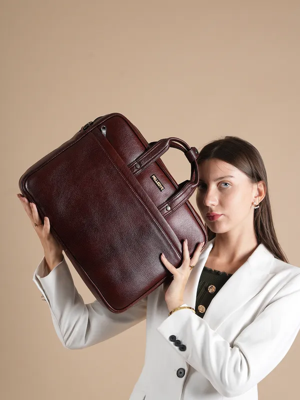 Brown_Leather_Briefcase_For_Men_And_Women