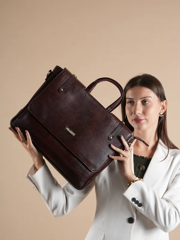 Brown_Leather_Laptop_Bag_For_Men_And_Women