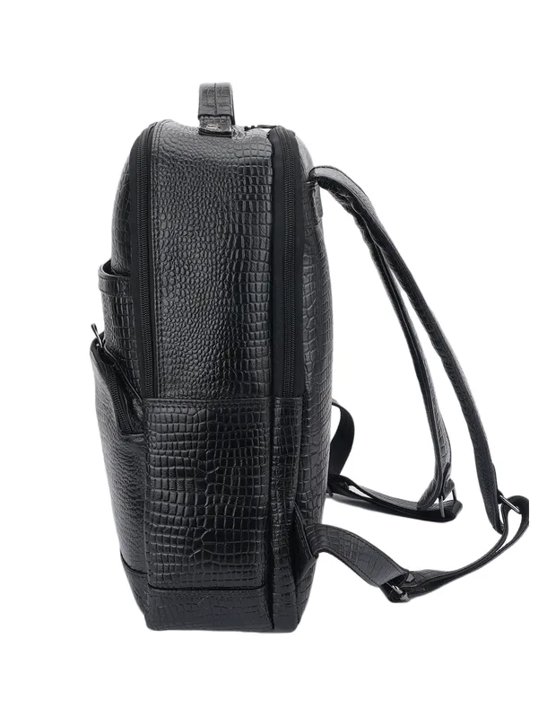 Black_Leather_Backpack_For_Men_And_Women