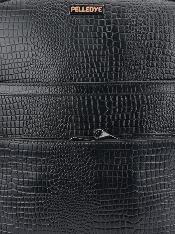 Black_Leather_Backpack_For_Men_And_Women