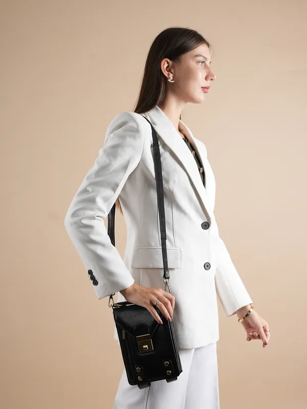 Black_Leather_Sling_Bag_For_Women