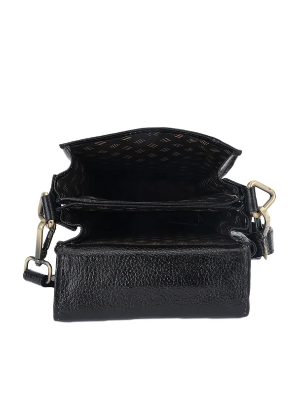 Black_Leather_Sling_Bag_For_Women