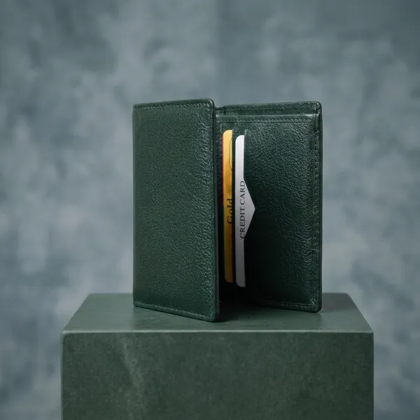 Green_Leather_Card_Holder_For_Men_And_Women