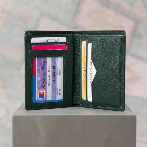 Green_Leather_Card_Holder_For_Men_And_Women