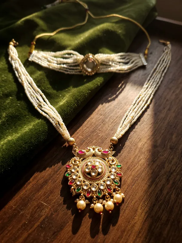 Viraas_Pearl_Necklace_Set