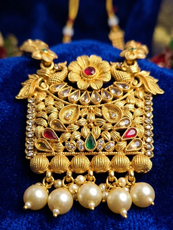 Mandira_Drape_Necklace_Set