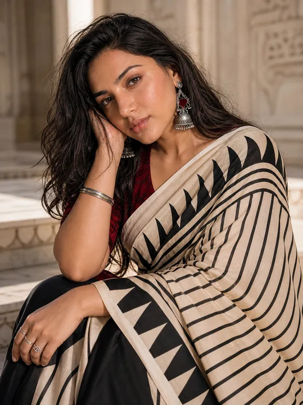 Ivory_Noir_Satin_Saree