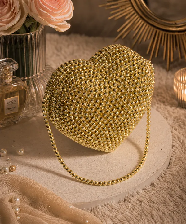The_Golden_Heart_An_Element_Of_Pure_Gold_Radiance