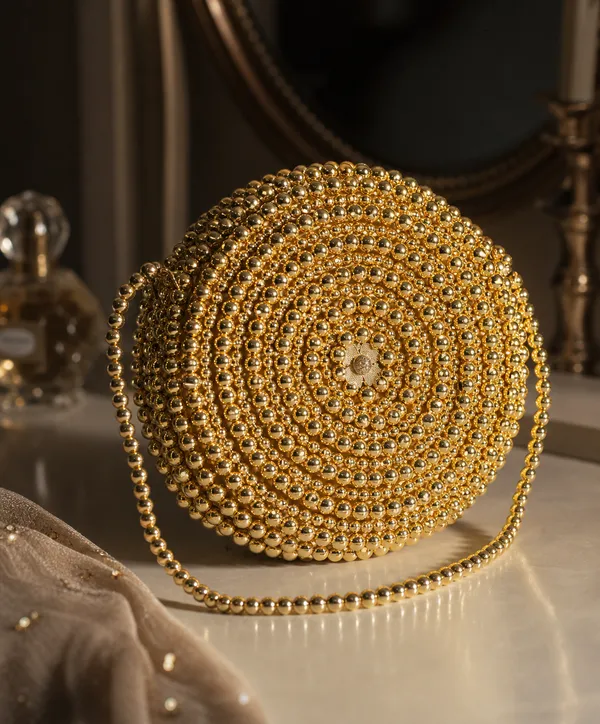 The_Golden_Pearl_An_Element_Of_Pure_Gold_Radiance