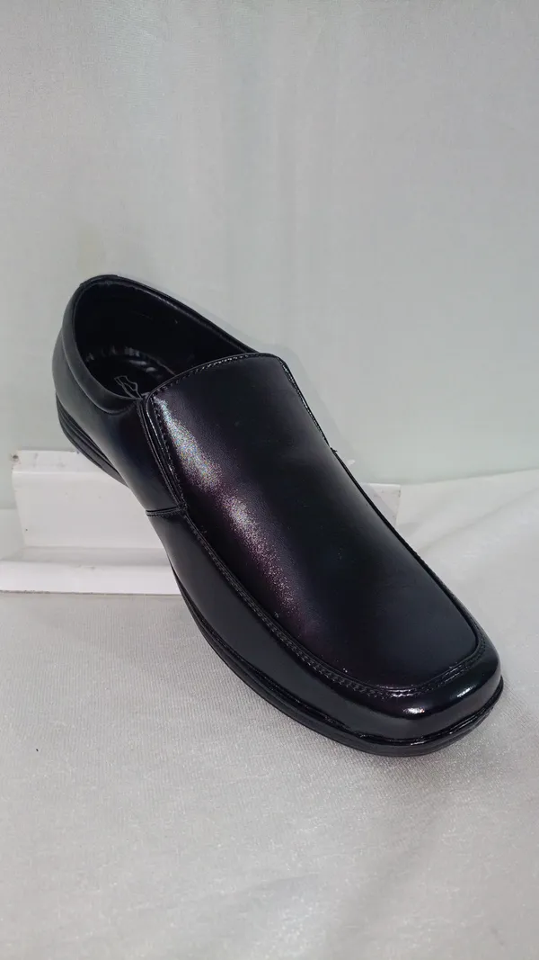 Black_Slip-On_Formal_Leather_Shoes_For_Men
