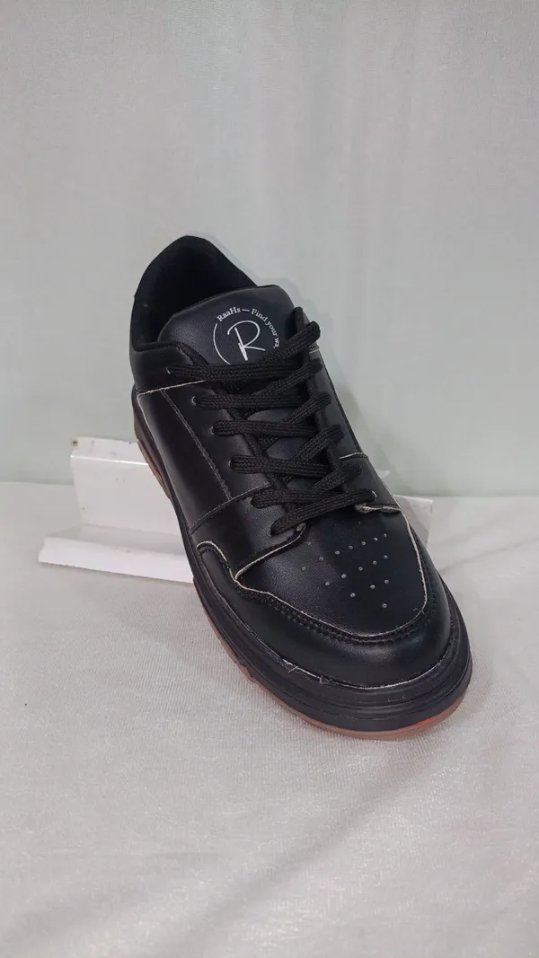 Black_Lace-Up_Casual_Leather_Shoes_For_Men
