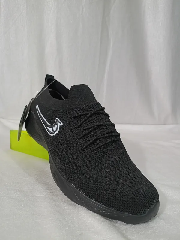 Black_Knit_Lace-Up_Sports_Shoes_For_Everyday_Wear
