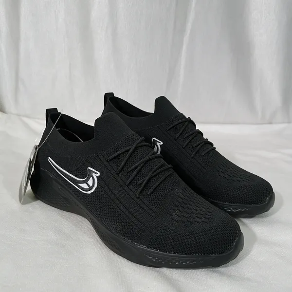 Black_Knit_Lace-Up_Sports_Shoes_For_Everyday_Wear