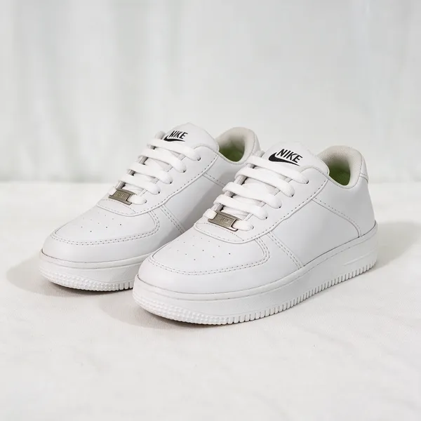 White_Casual_Low_Top_Sneakers_For_Unisex