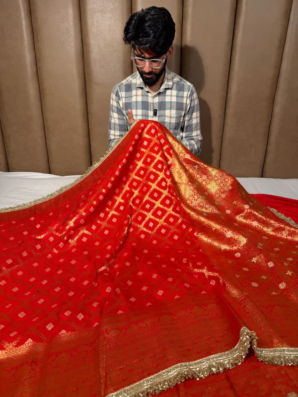 Bridal_Red_Chiniya_Silk_Lace_Attached_Banarasi_Saree