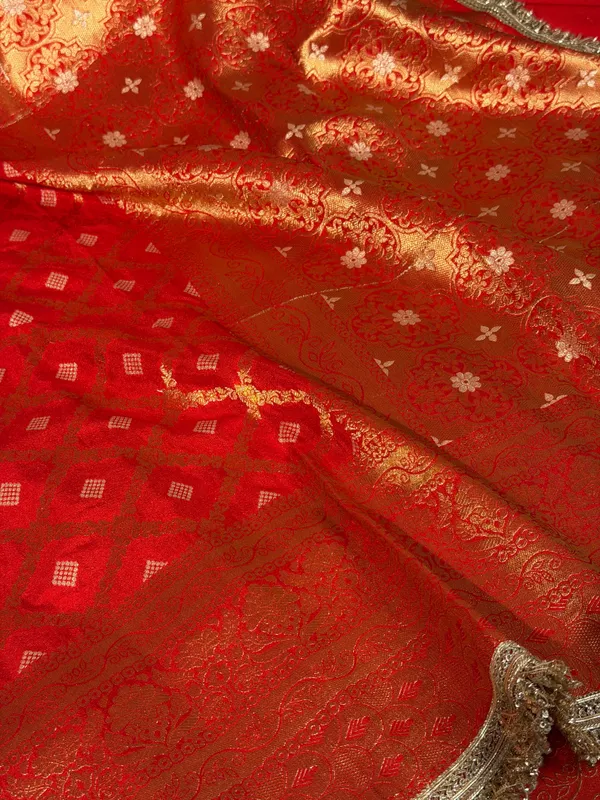 Bridal_Red_Chiniya_Silk_Lace_Attached_Banarasi_Saree