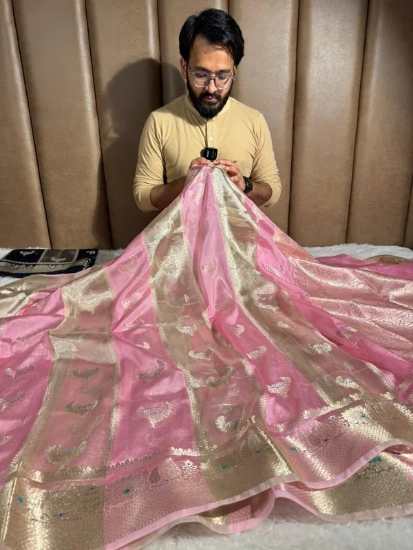 Preety_Pink_Rare_Chinia_Tissue_Heritage_Banarasi_Saree