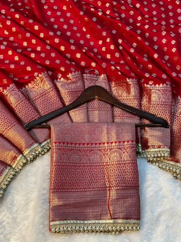 Bridal_Red_Chinia_Silk_Moti_Lace_Work_Banarasi_Saree