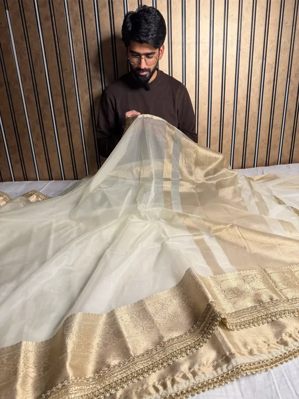 Light_Ivory_Cream_Kora_Organza_Designer_Lace_Attached_Banarasi_Saree