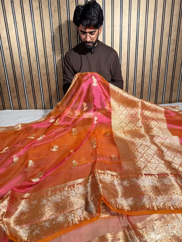 Dual_Shaded_Rani_Orange_100%_Pure_Tissue_Silk_Jacquard_Weave_Banarasi_Saree