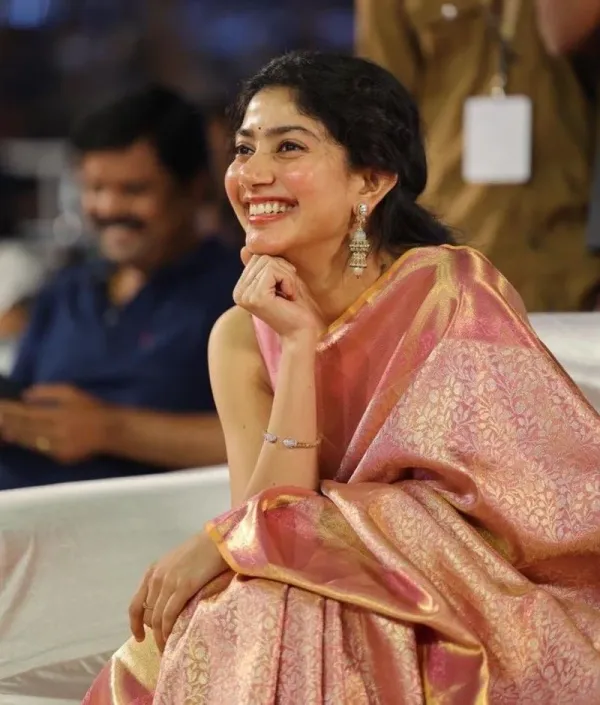 Sai_Pallavi_Ma’am_Inspired_Kanjivaram_Tissue_Silk_Gota_Lace_Work_Saree