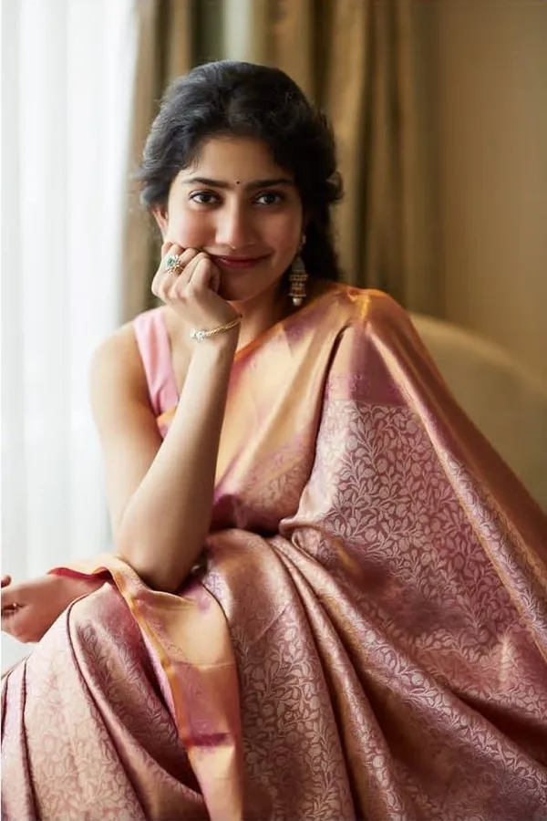 Sai_Pallavi_Ma'am_inspired_premium_kanjivaram_tissue_silk_saree