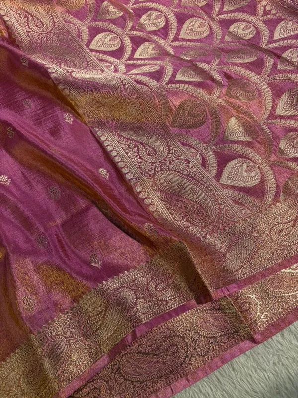 Lilac_Pink_Tissue_Silk_Traditional_Buti_Weave_Banarasi_Saree