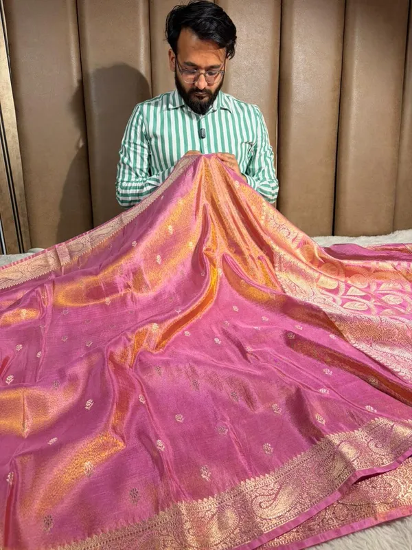 Lilac_Pink_Tissue_Silk_Traditional_Buti_Weave_Banarasi_Saree
