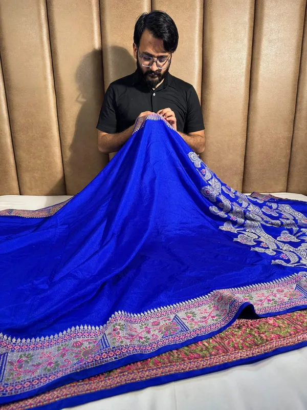 Royal_Blue_Warm_Silk_Golden_Zari_Border_&_Floral_Motifs_Banarasi_Saree