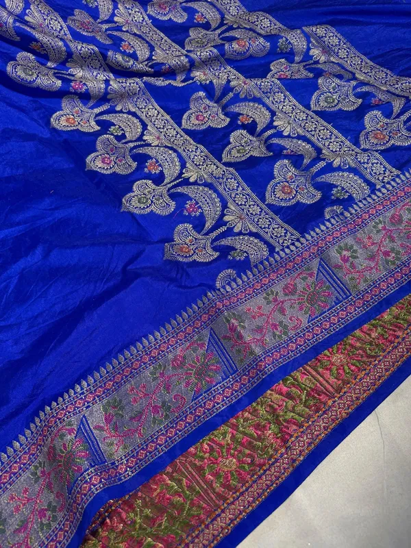 Royal_Blue_Warm_Silk_Golden_Zari_Border_&_Floral_Motifs_Banarasi_Saree