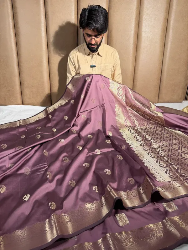 Dusty_shade_Traditional_Weave_Softsilk_Banarasi_Saree